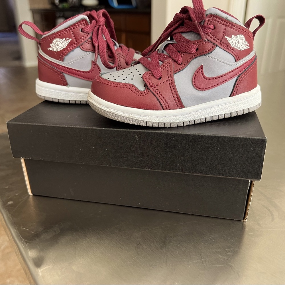 Air Jordan 1 Mid SE